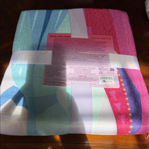 Disney Frozen Throw Blanket  with Anna and Elsa in Pink and Purple. NWT 50x70 - Picture 3 of 3